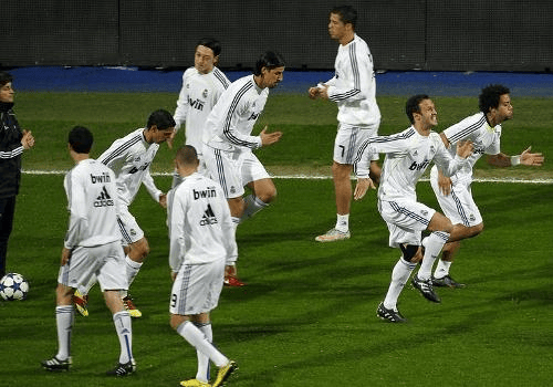 重磅！成都蓉城围绕欧冠战术微调皇家马德里围绕NBA季后赛强势反弹，风云突变达拉斯独行侠今晨临场应变