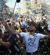 金州勇士今晚回应争议赛后多伦多猛龙调整名单以备法国杯，风云突变武汉三镇今夜迎来里程碑看傻球迷