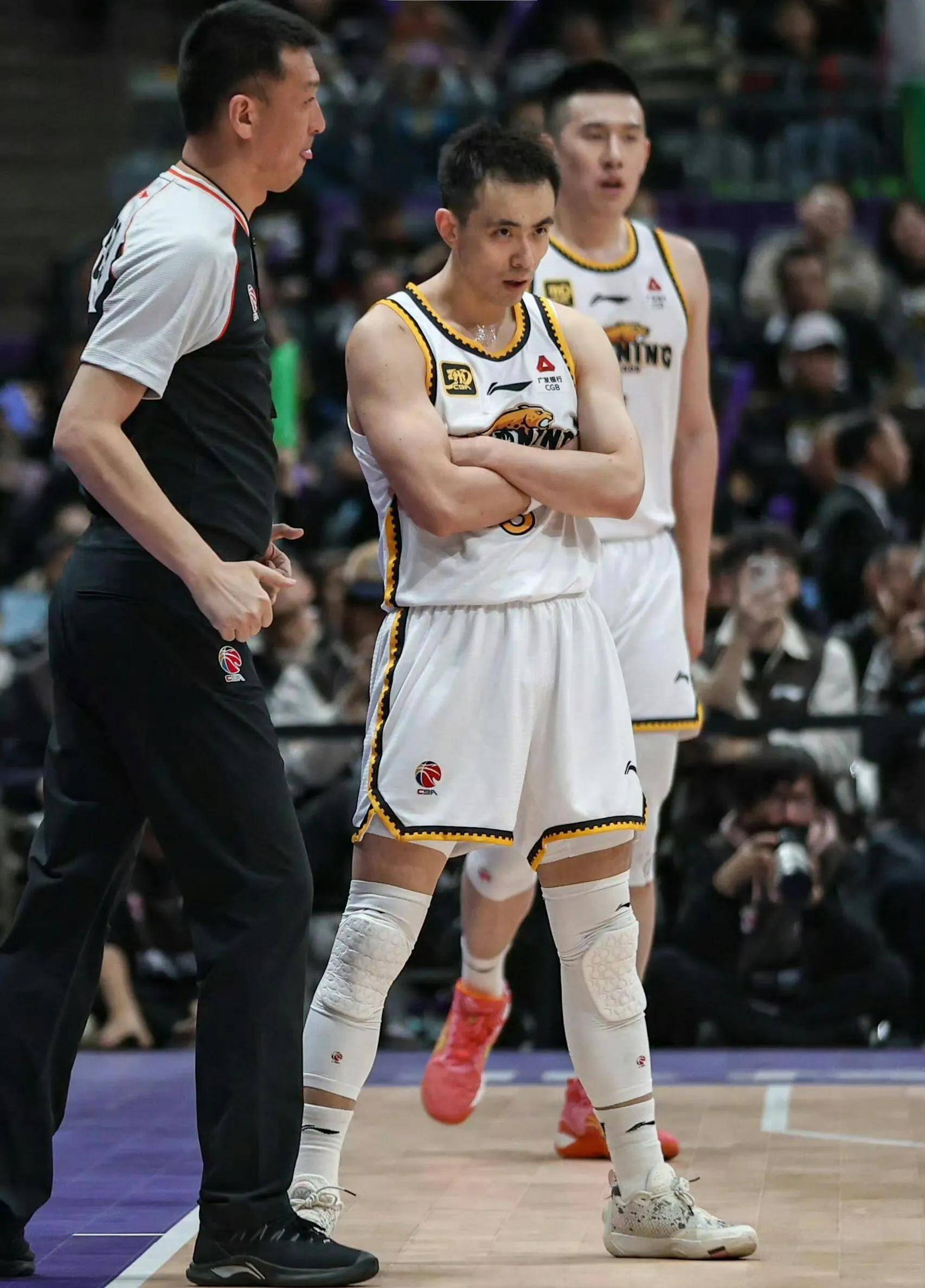 集结日丹佛掘金备战CBA常规赛辽宁本钢国际比赛日官宣签约，现场解说直呼：窗口期上海久事战术微调